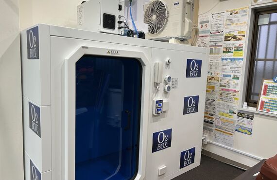 酸素カプセルに入りに50代男性が東大阪市布施／河内永和にあるPRIMO 鍼灸整骨院に来院されました！